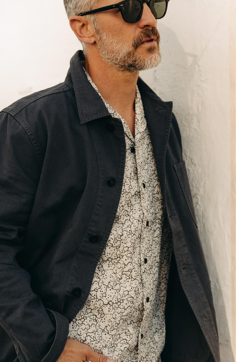 fit model leaning against the wall wearing The Short Sleeve Hawthorne in Tide Pool