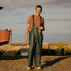 fit model holding a bucket of oysters in The Rugby Tee in Faded Brick