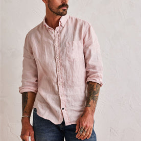 fit model showing the front of The Jack in Desert Dusk Linen