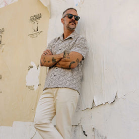 fit model leaning against the wall wearing The Short Sleeve Hawthorne in Tide Pool